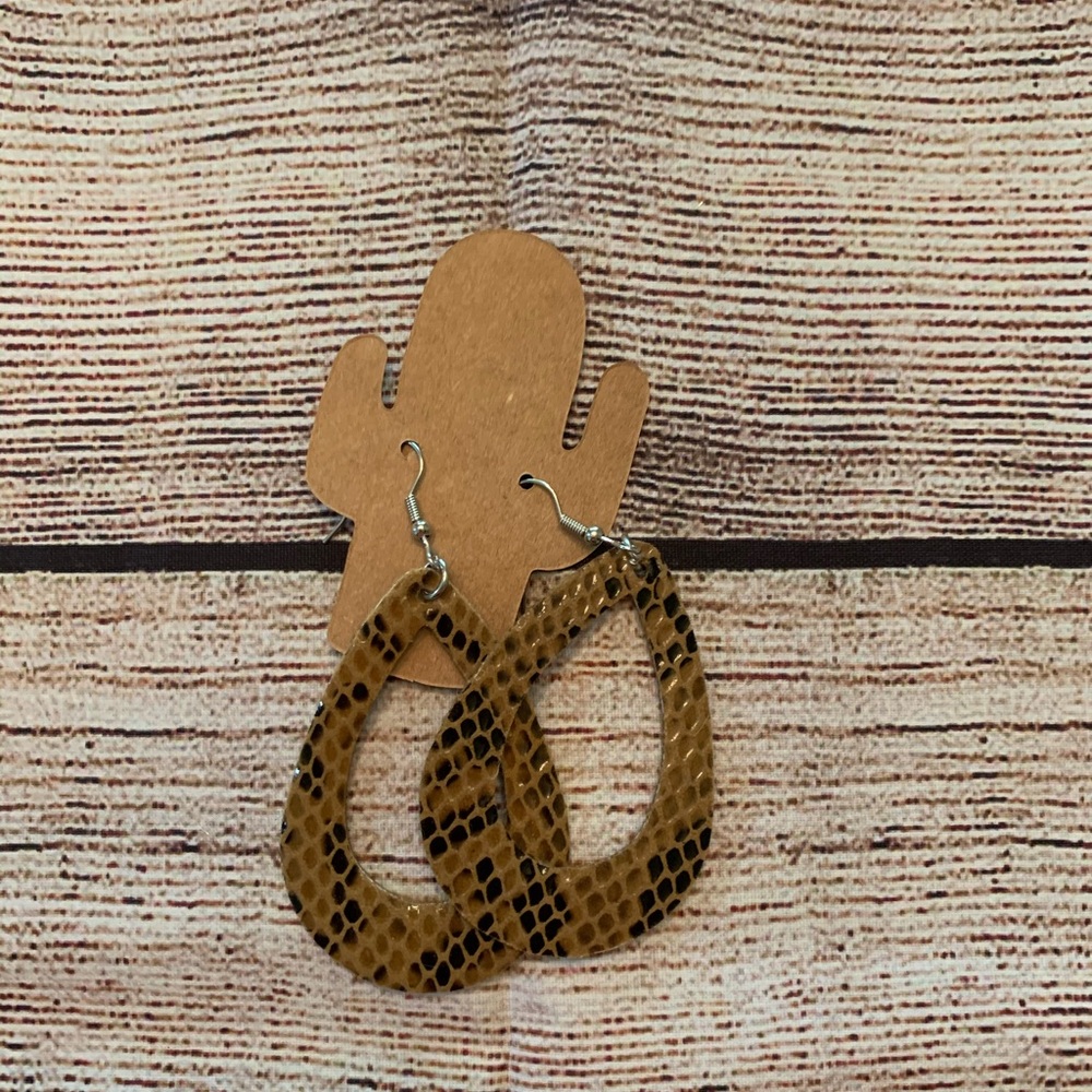 Leather earrings